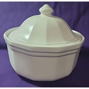 Pfaltzgraff Heritage White Stoneware Covered Casserole Dish 8 1/2" W 8" T w/Lid